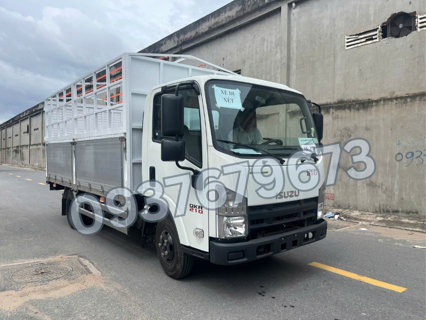 Xe tải Isuzu QKR210 thùng mui bạt bửng nhôm Euro 5