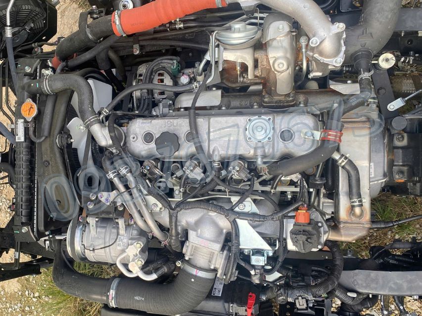 Động cơ isuzu QKR270 thùng chở gia cầm 4m4