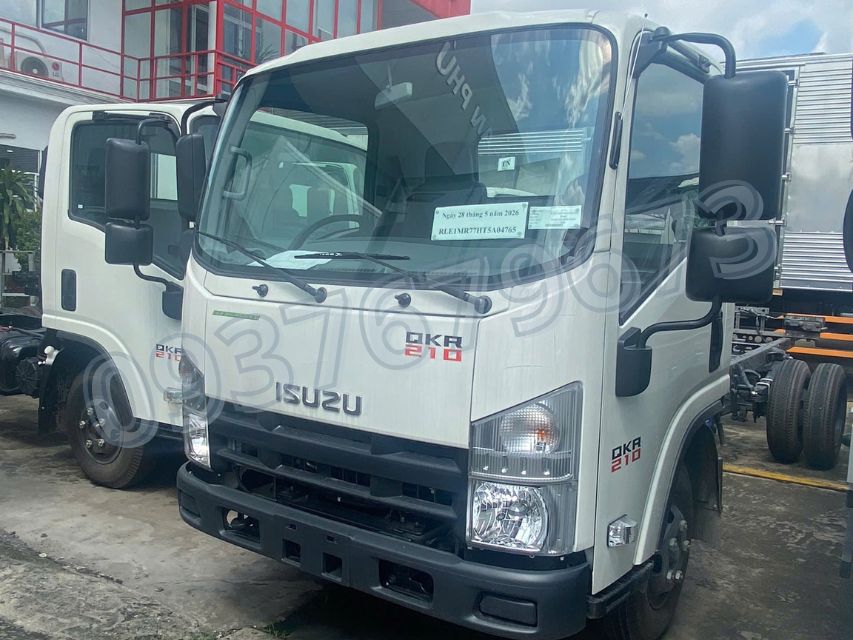 Ngoại thất Isuzu QKR210 Mui Bạt Bửng Nhôm