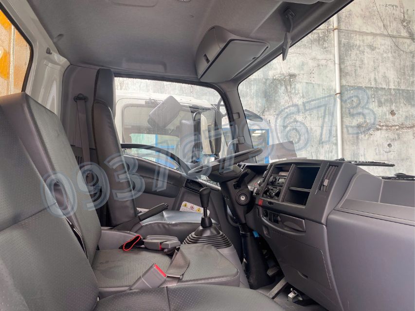 Nội thất Isuzu FRR650 Thùng Chở Gia Cầm