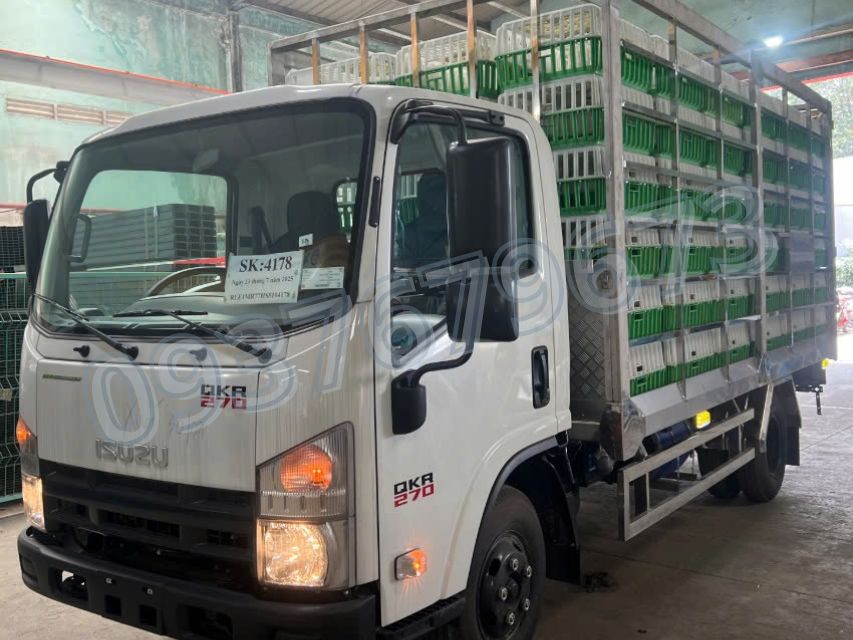 Ngoại thất Isuzu QKR270 Thùng Chở Gia Cầm 2 tấn 2